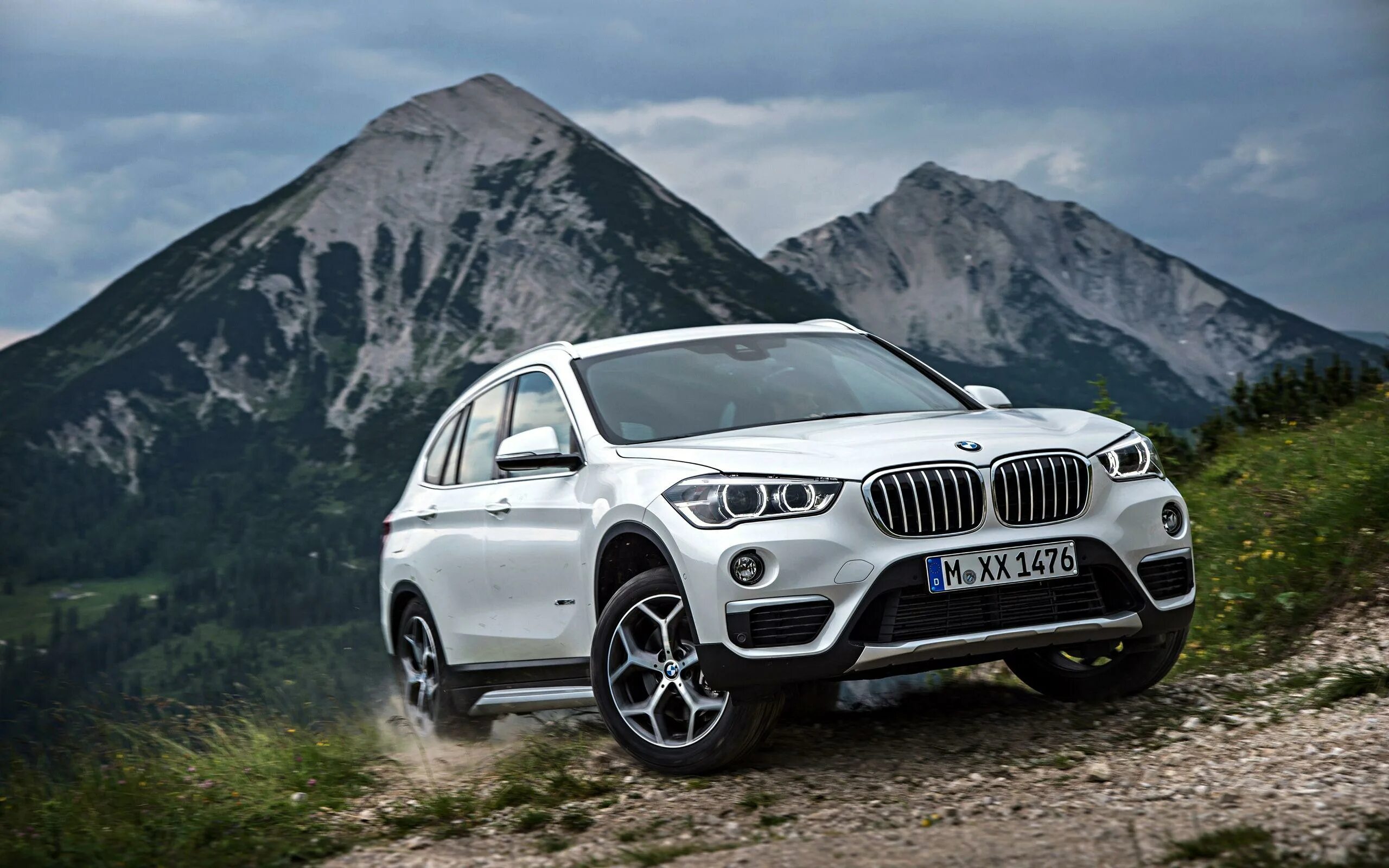 BMW x1 2015. БМВ кроссовер х1. BMW x1 2022. BMW x1 белая.