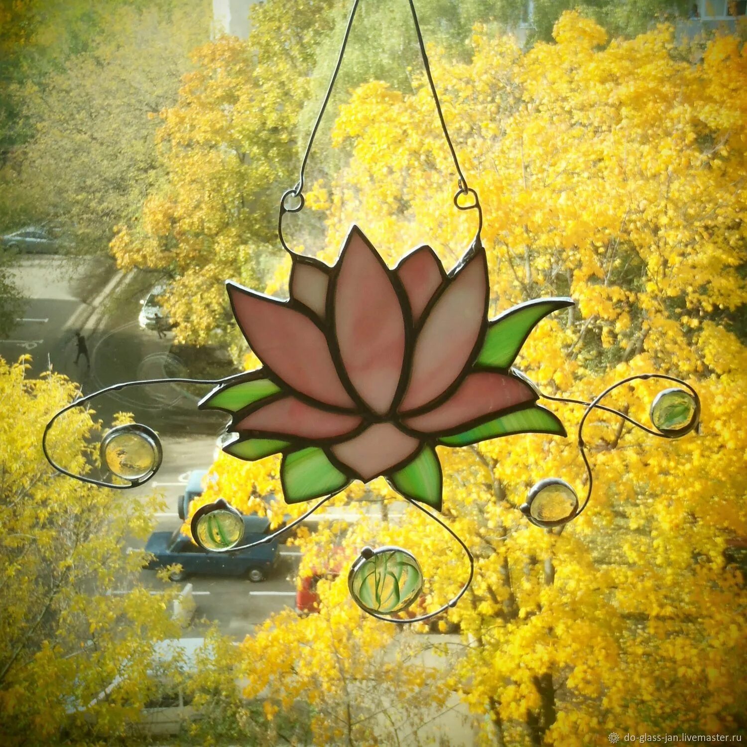 Светильник ночник голубой. Фрирен зеркальный лотос. Lotus reflection. Кувшинка лилия лотос. Белый лотос цветок.