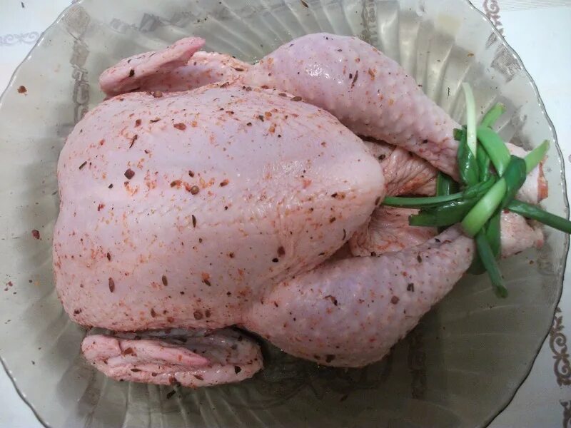 Рецепт маринада курицы целиком. Замариновать курицу. Мариновка курицы. Маринованный курица. Курица гриль маринованная.