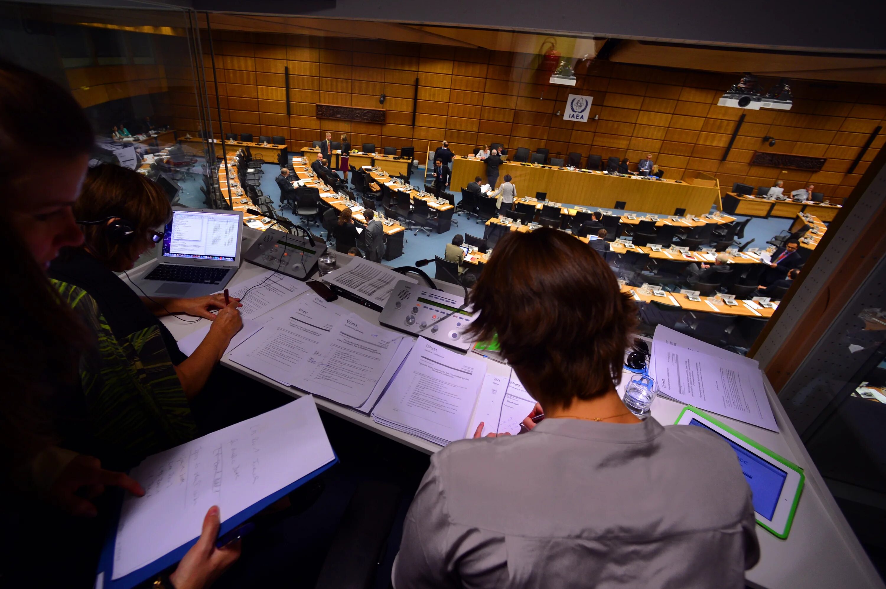 Interpreter languages. Interpreter un. conference interpreter. who is a interpreter. conference interpreting.