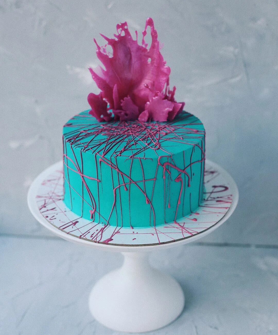 Как сделать вазу из изомальта. Декор торта с вазой из изомальта. Как сделать вазу из изомальта. Ваза из карамели. Чайные бомбочки из изомальта.