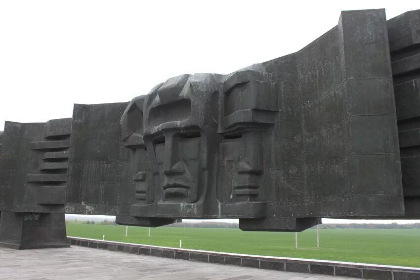 Мемориал курская дуга. Мемориал курская дуга. Мемориальный комплекс «в честь героев курской битвы». Мемориальный комплекс курская дуга курск. Мемориал курская дуга в курске.