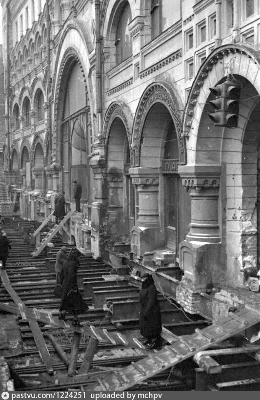 Передвижение зданий. Саввинское подворье в Москве передвигали. Саввинское подворье на Тверской передвинули. Саввинское подворье передвижка. Саввинское подворье перенос.