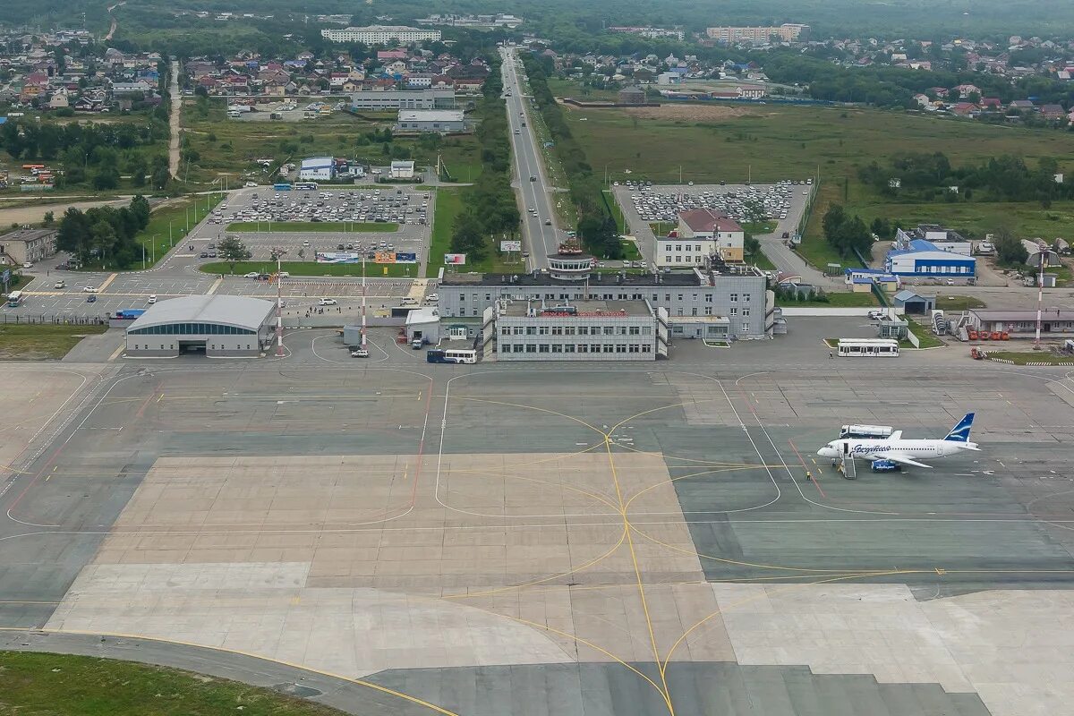 Uus аэропорт. Аэродром южно сахалинск. город южно-сахалинск аэропорт. хомутово южно-сахалинск. терминал хомутово южно сахалинск.