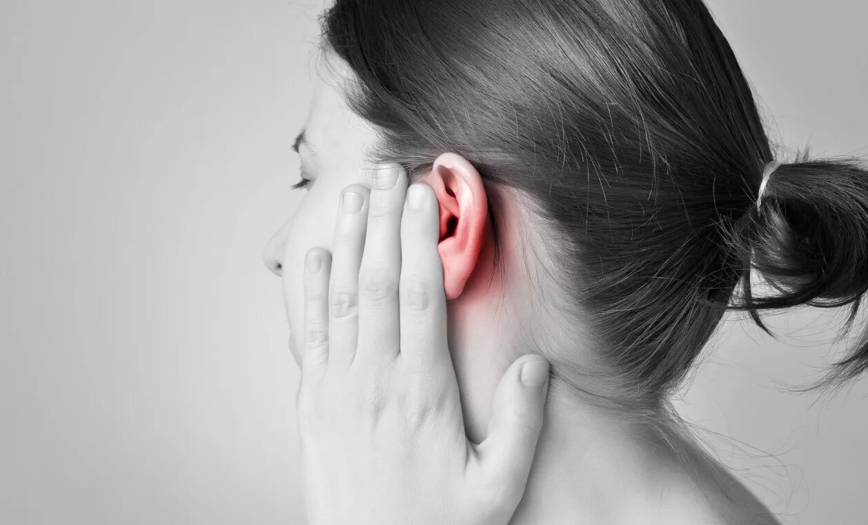 Очень болит левое ухо. Очень болит левое ухо. Шум в ушах. Очень болит левое ухо. Болит голова.