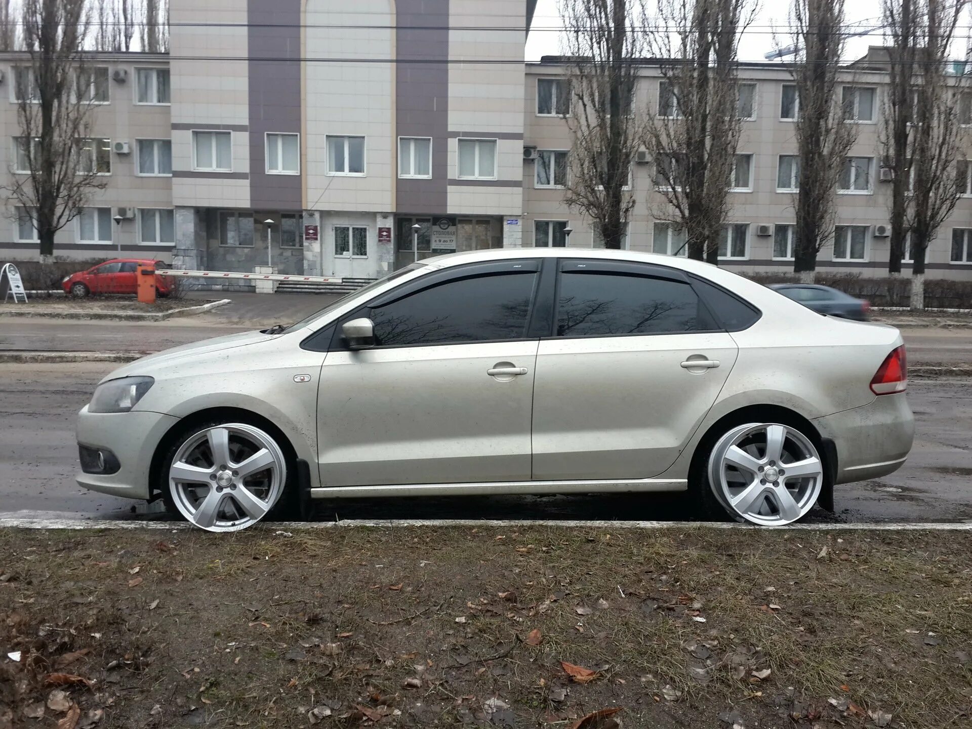 Polo sedan r17. VW Polo диски r17. VW Polo sedan r17. Диски на Фольксваген поло р17.