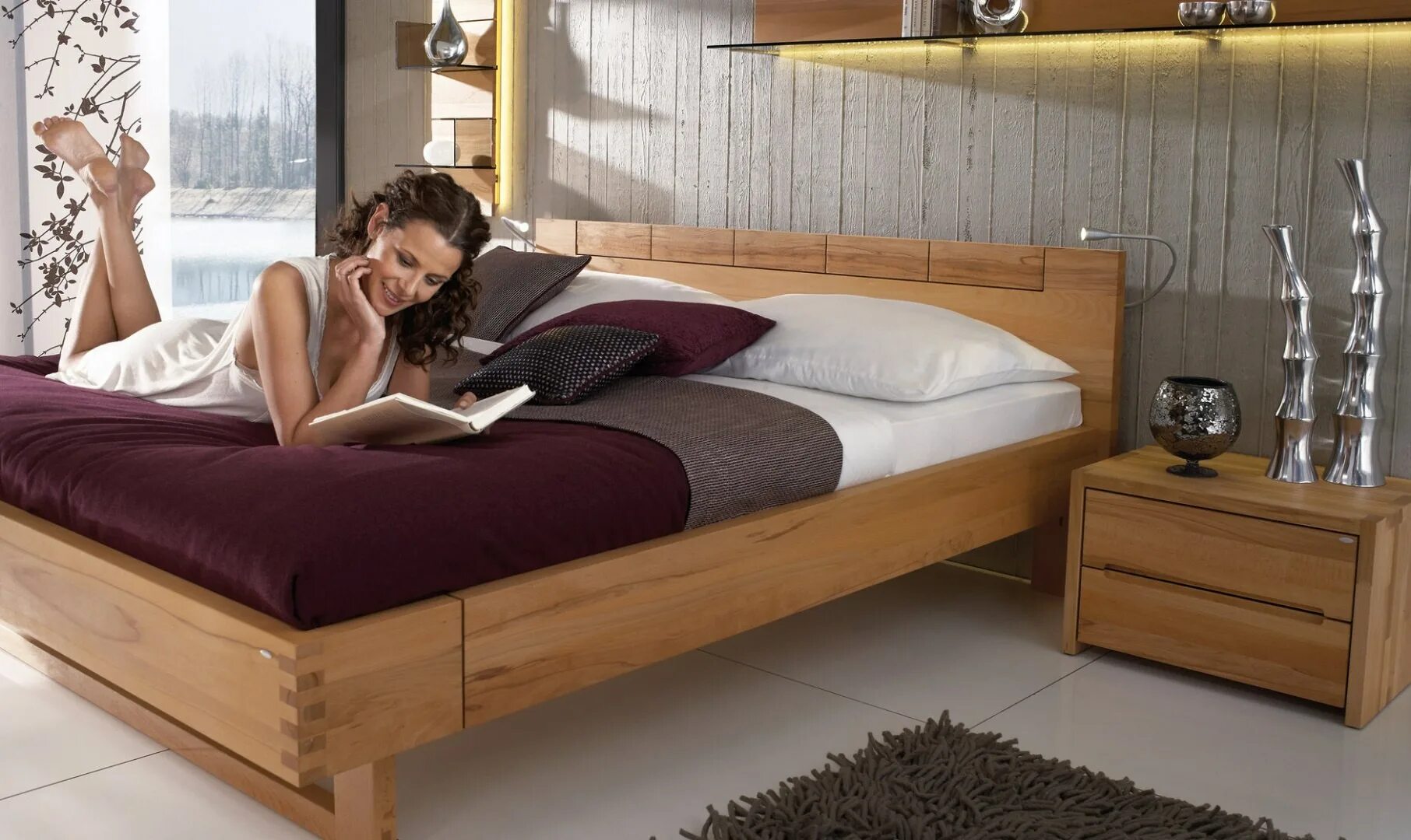 Двуспальная кровать дома дом. Красивые деревянные кровати. Красивая кровать двуспальная. Кровать деревянная современная. Красивые современные кровати.