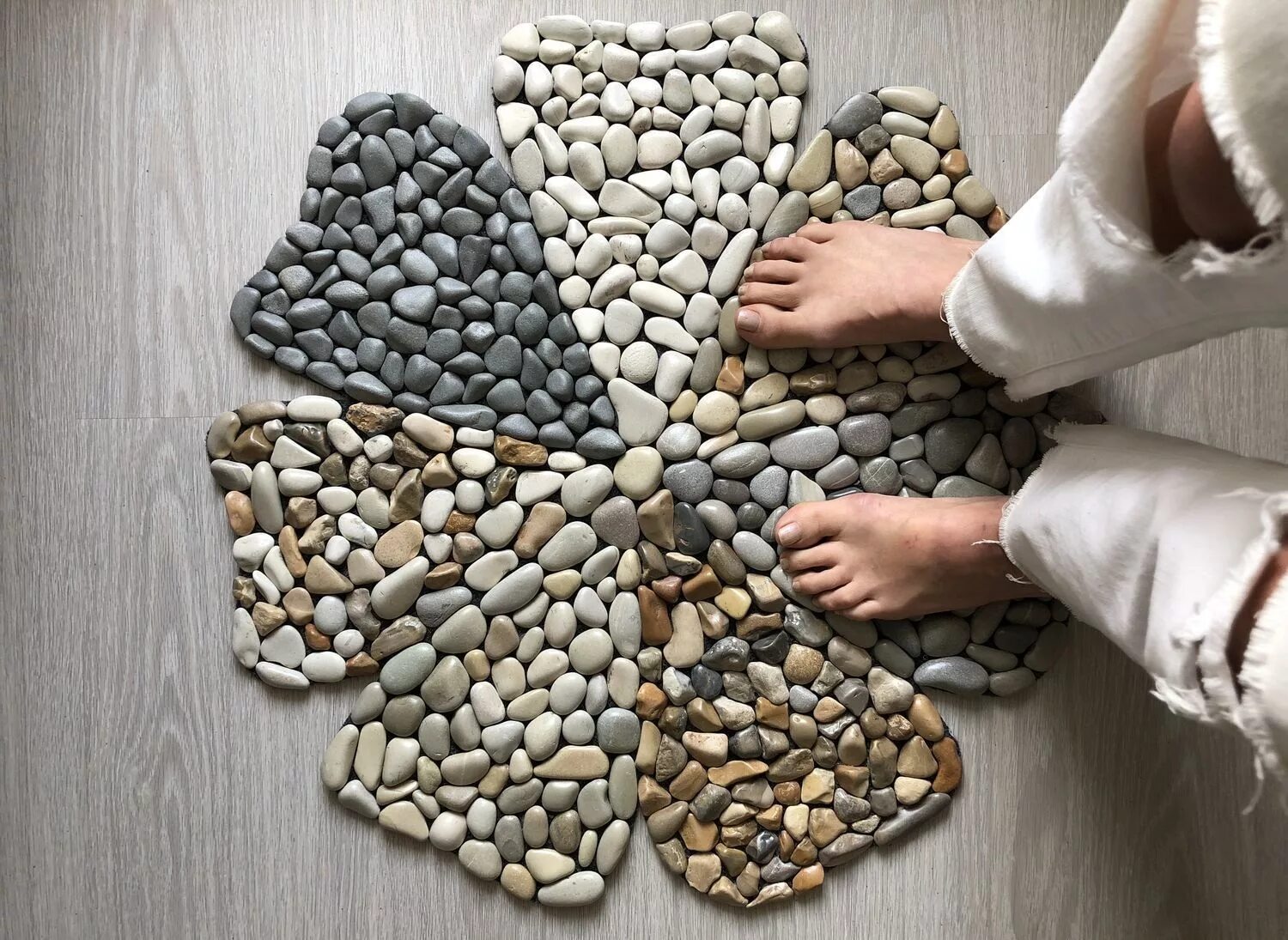 Поделки из морских камней. Декор из морских камней. панно из морской гальки. галька для декора. декор с морскими камнями.