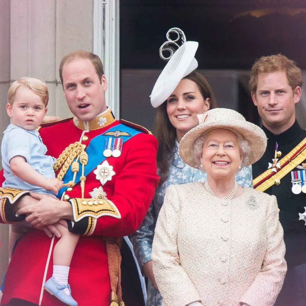 Семья Елизаветы 2 королевы Англии. Династия королевы Елизаветы Великобритании. Королевская семья Елизаветы 2. Семья Виндзоров. Король англии сейчас 2024