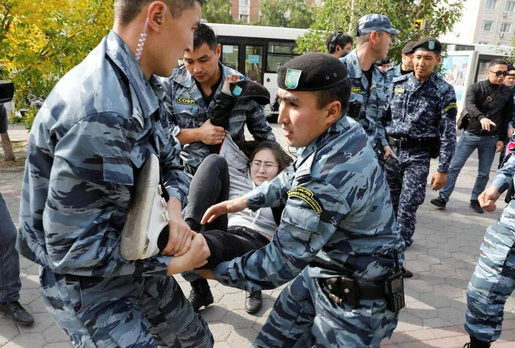 Силы нападения. Протесты в Казахстане. Полиция Казахстана арест. В Казахстане полиция митинги 2022. Разгон митинга в Казахстане.