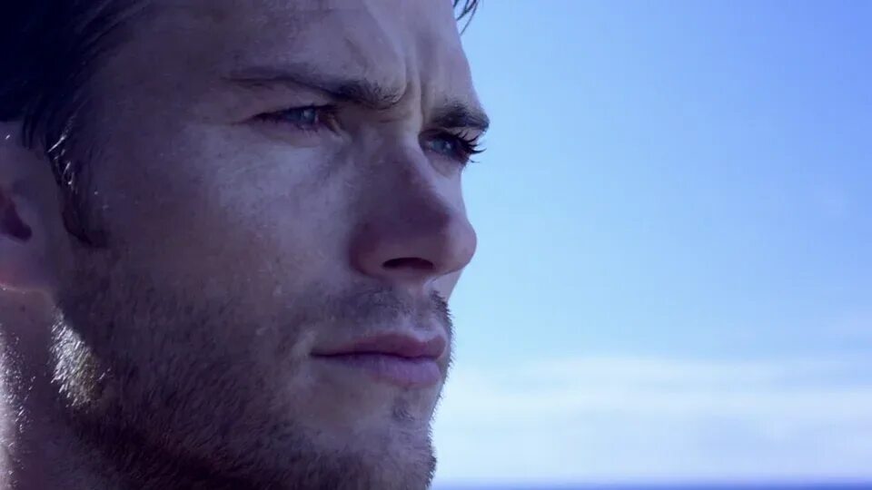 Красивые гифы под водой. Davidoff cool water man реклама. Scott eastwood gif. Скотт иствуд. Вода скотта.