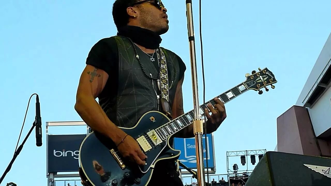 American woman lanny kravitz. Ленни кравиц фото с концерта. Ленни кравиц с гитарой. Ленни кравиц. Lenny kravitz american.