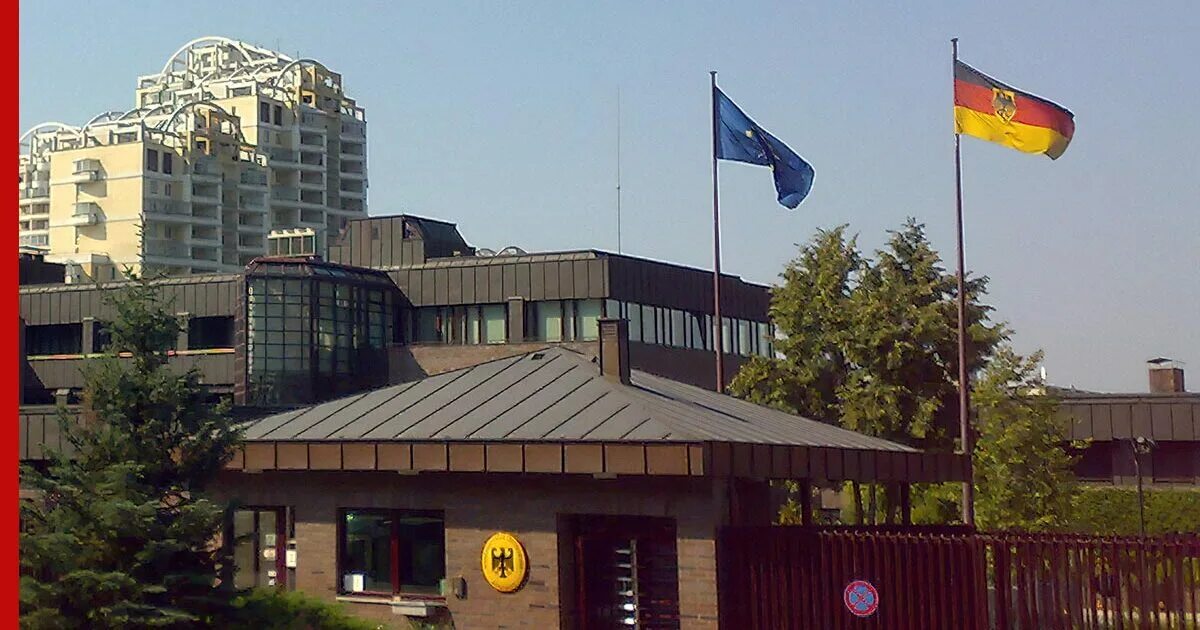 Генеральное консульство федеративной республики германия. Консульство фрг. Посольство германии в москве мосфильмовская 56. Консульство фрг. Мосфильмовская 56 посольство германии.