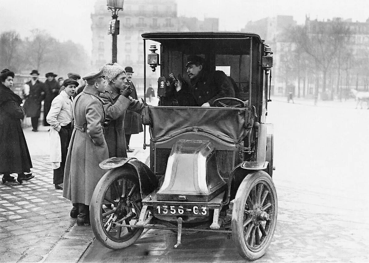 Автомобили бывшем употреблении. Renault AG-1. Renault AG-1 1909. Рено 1910. Марнское такси первой мировой войны.