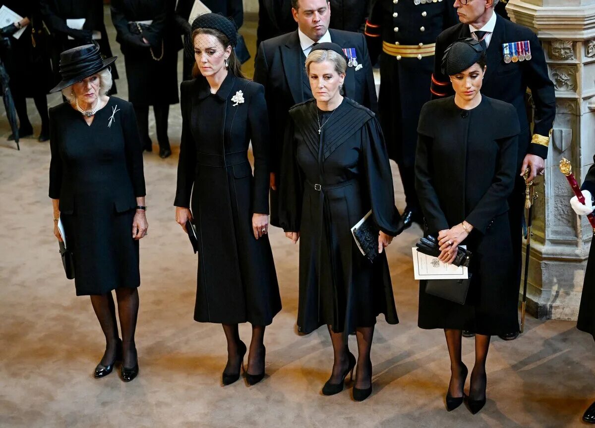 Принцесса уэльская март 2024. Похороны королевы Елизаветы 2022- Кейт Миддлтон. Софи Уэссекская на похоронах Елизаветы.