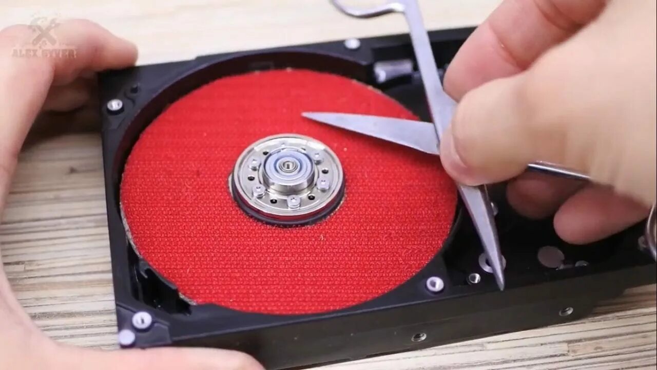 Самодельный круг. Шлифовальный станок из HDD. Самоделки из жесткого диска. Самодельный жесткий диск. Самоделки из дисков жесткого диска.