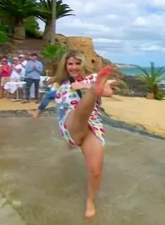 Beatrice Egli upskirt 01 (Beatrice Egli upskirt 01.jpg) - 73159073 - hosted...