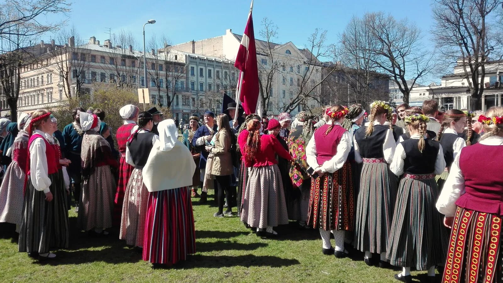 День независимости латвии. Лиго янов день. День независимости латвии 18 ноября. День латвии. День латвии.