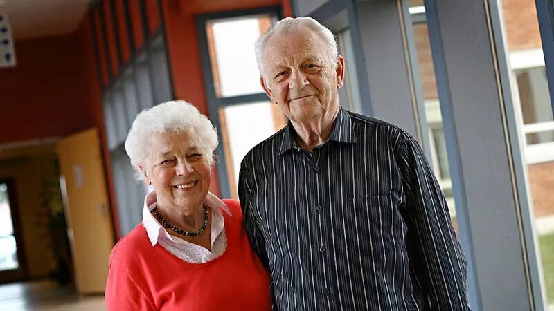 Геронтология это наука которая изучает. Геронтолог википедия. Гериатрия для пожилых. Геронтолог википедия. Геронтология цвет стен.