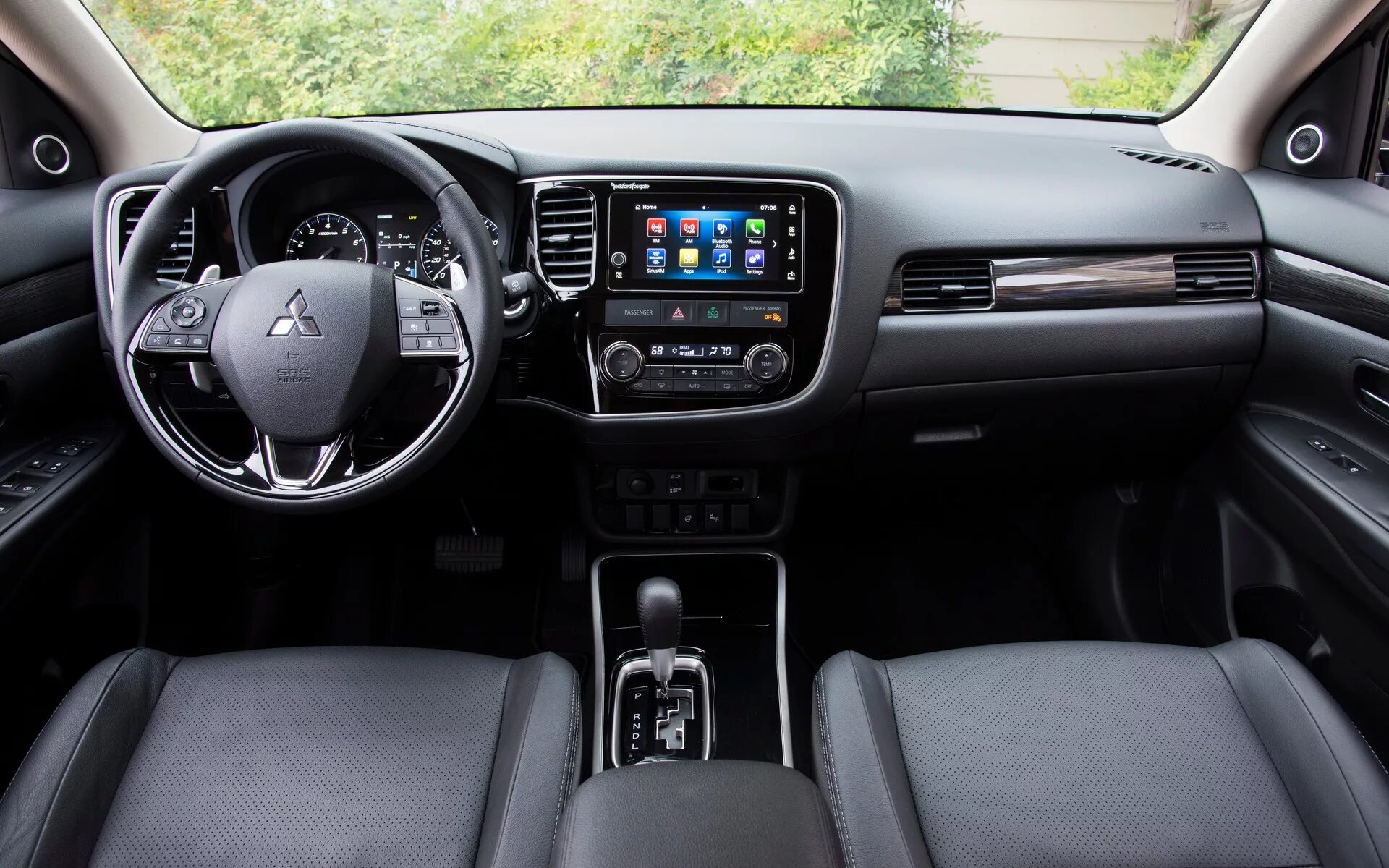 Мицубиси аутлендер салон. Mitsubishi Outlander 2021 Interior. Mitsubishi Outlander 2017 Торпедо. Mitsubishi Outlander 2016 gt. Mitsubishi Outlander 2020 салон.