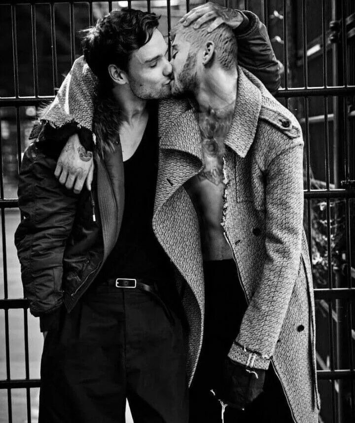 Поцелуй другого мужчины. Любовь двух парней. Пара фотосессия. Два парня Эстетика.