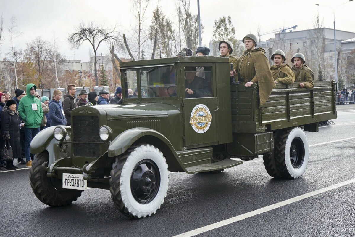 Герой полуторка. Полуторка и ЗИС 5. ЗИС-5 грузовой. Автомобиль ЗИС 5. ЗИС полуторка.