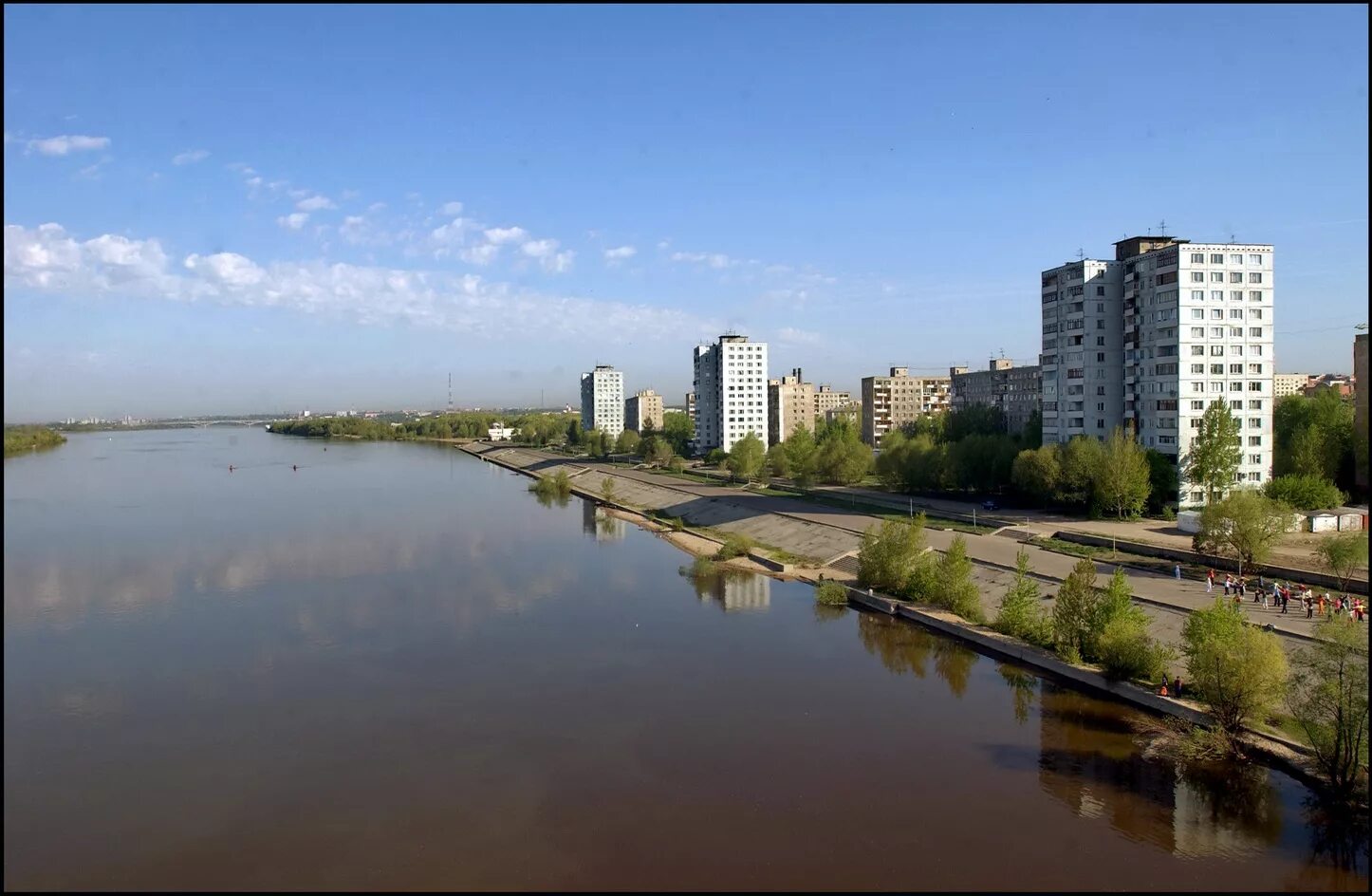 На какой реке расположен омск. Река Иртыш Омск. Город Омск река Иртыш. Река Иртыш Омск фото. Г. река Иртыш.