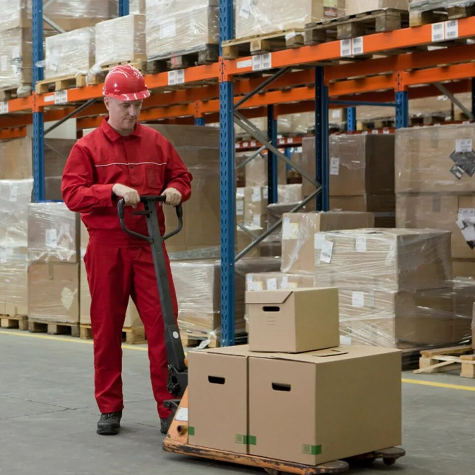 Подработка москва склады. Комплектовщик на склад. Комплектовщик на склад. Грузчик на склад. Оператор механизированных и автоматизированных складов.