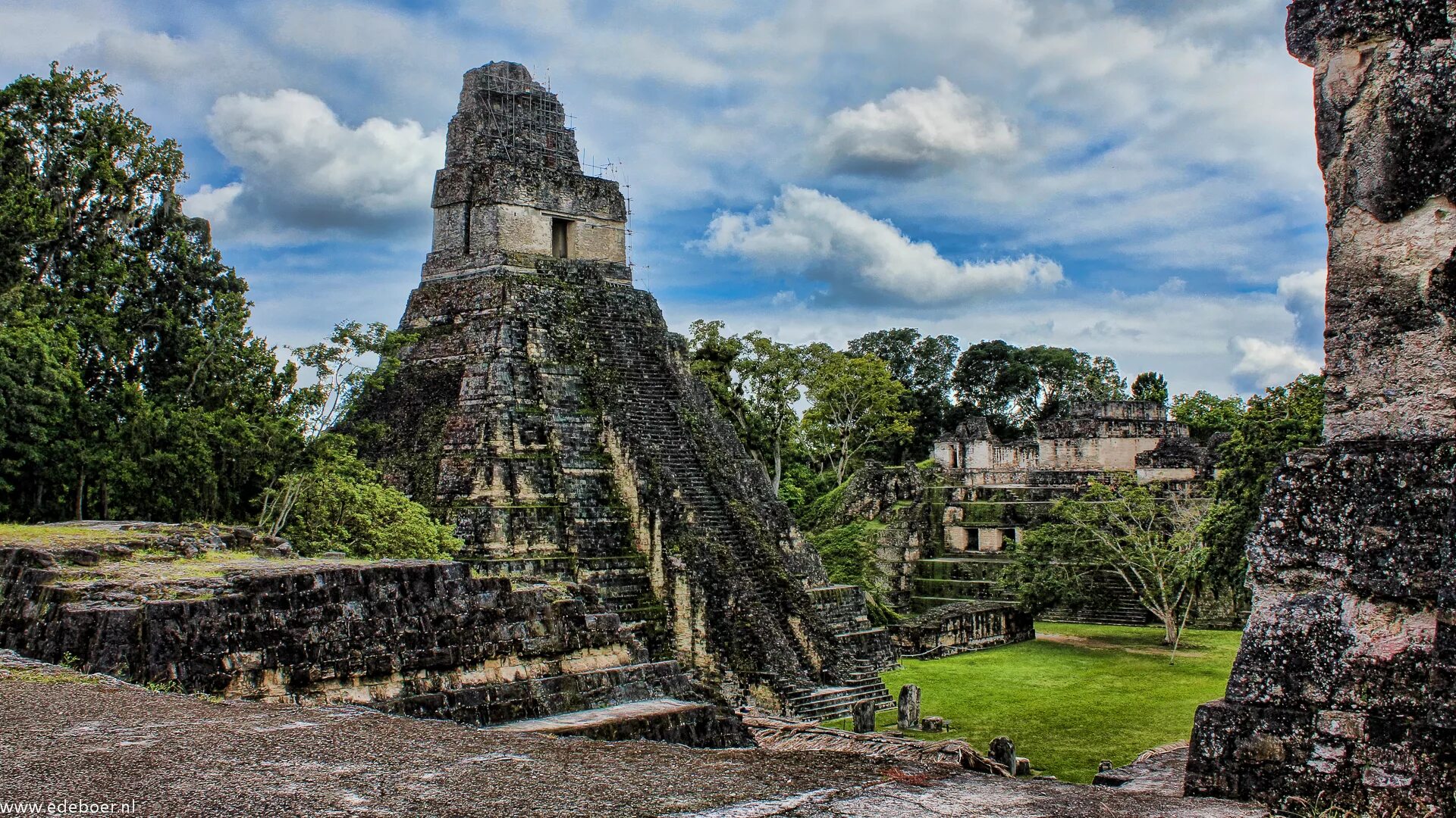 Время расцвета цивилизации майя. Племя Майя Тикаль. Руины Майя в Тикале. Руины Майя Гватемала. Руины Майя в Тикале, Гватемала.