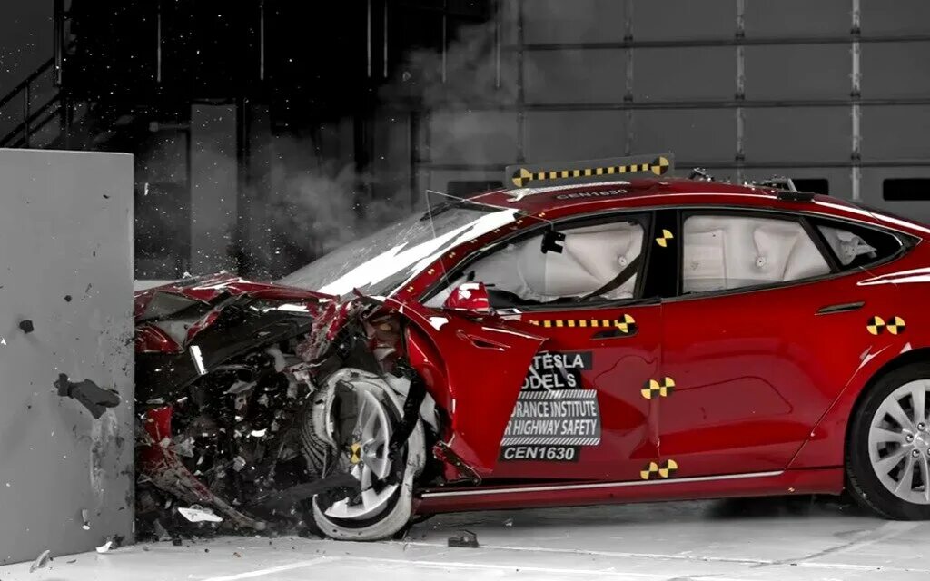 Краш тест тыслы модал 3. Tesla model s краш-тест 2022. Тесла краш. Краш-тесты nhtsa. Краш тест тесла семи.
