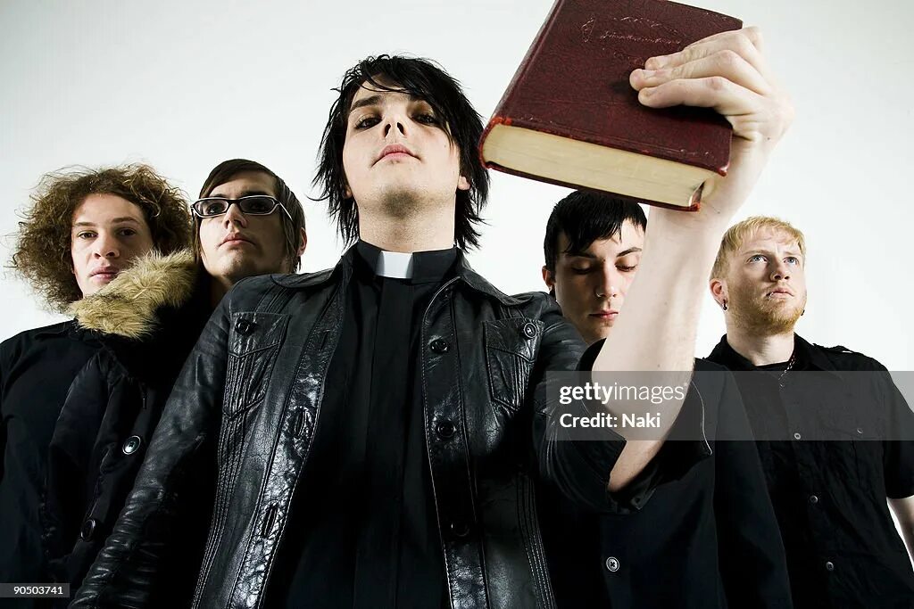 My chemical romance 2002. Группа май кемикал романс. My chemical romance концерт. Группа my chemical romance. My chemical romance house.
