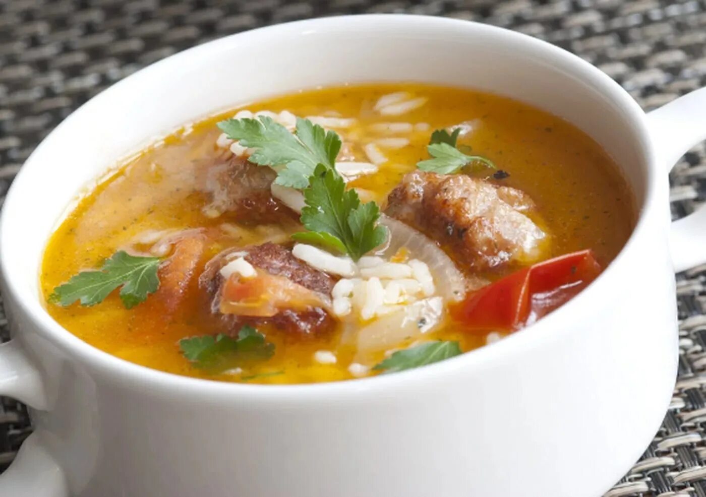 Суп с курицей и морковью. Кололик армянский суп. Рисовая похлебка. Мастава. Итальянская густая похлебка.