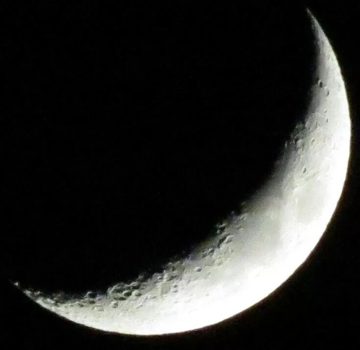 Часть луны 5. На темной стороне Луны. Темная и светлая сторона Луны. Уно темная сторона. Тёмная Луна снимок.
