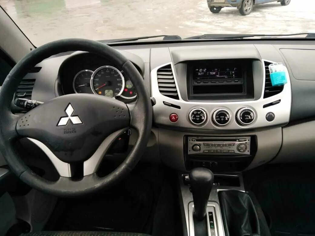 Mitsubishi l200 2011