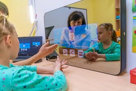 Работа с умным зеркалом логопеда