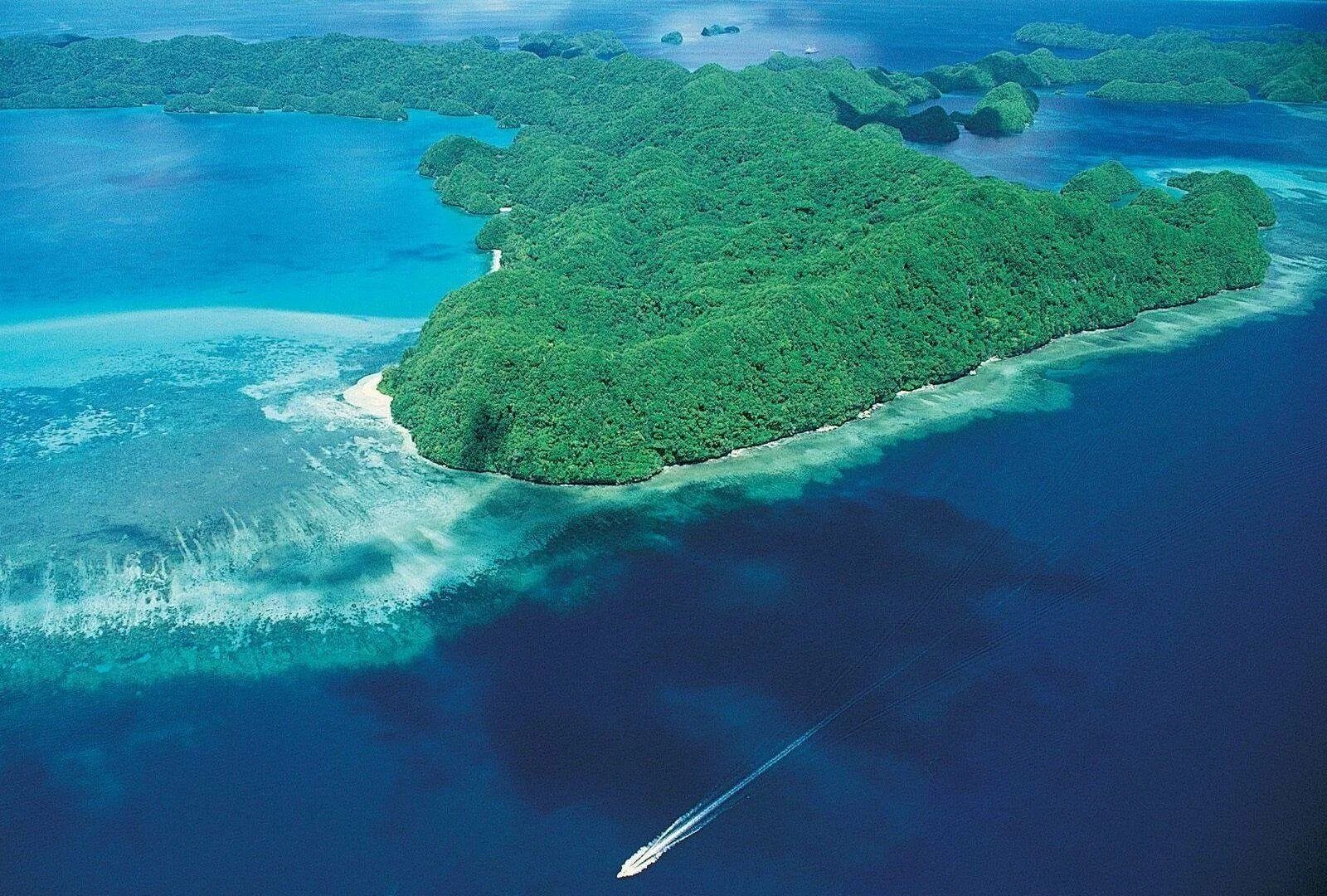 Тихий океан острова архипелаги. Палау остров Корор. Желоб Палау. Палау тихий океан. Палау, Маршалловых островах и Микронезии.