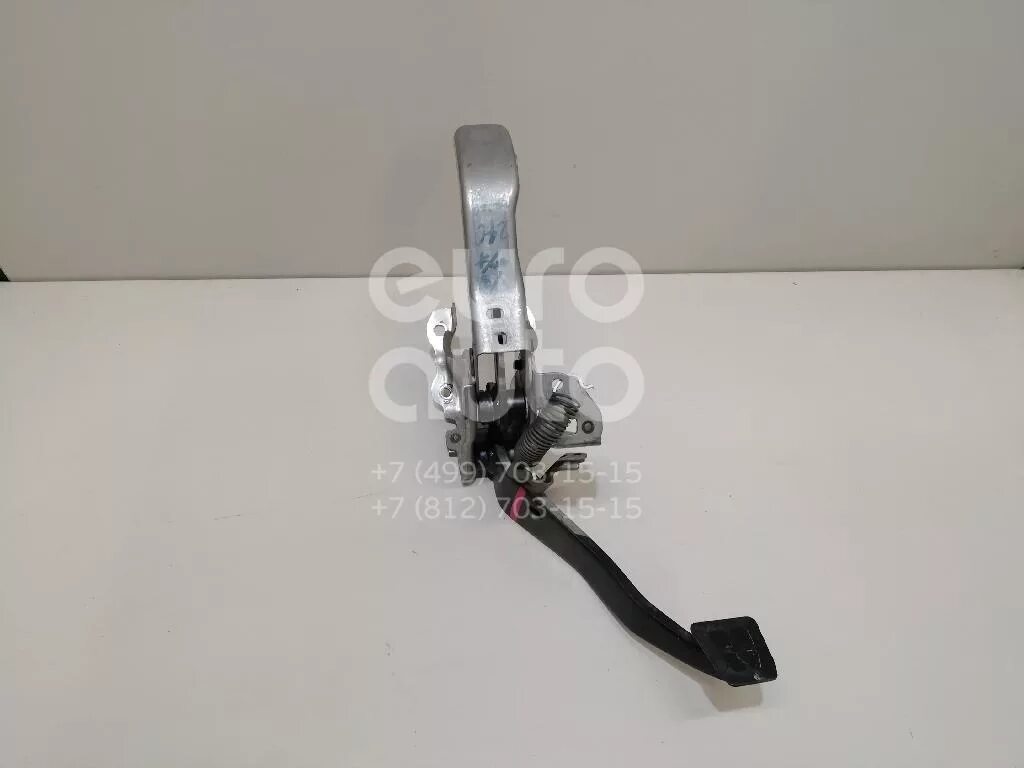 Rav4 педаль тормоза. Фиксатор педали тормоза на рав 4 2017г. Лягушка тормоза toyota rav 4 xa30. Педаль сцепления рав4 2000-2005. Педаль тормоза рав 4.