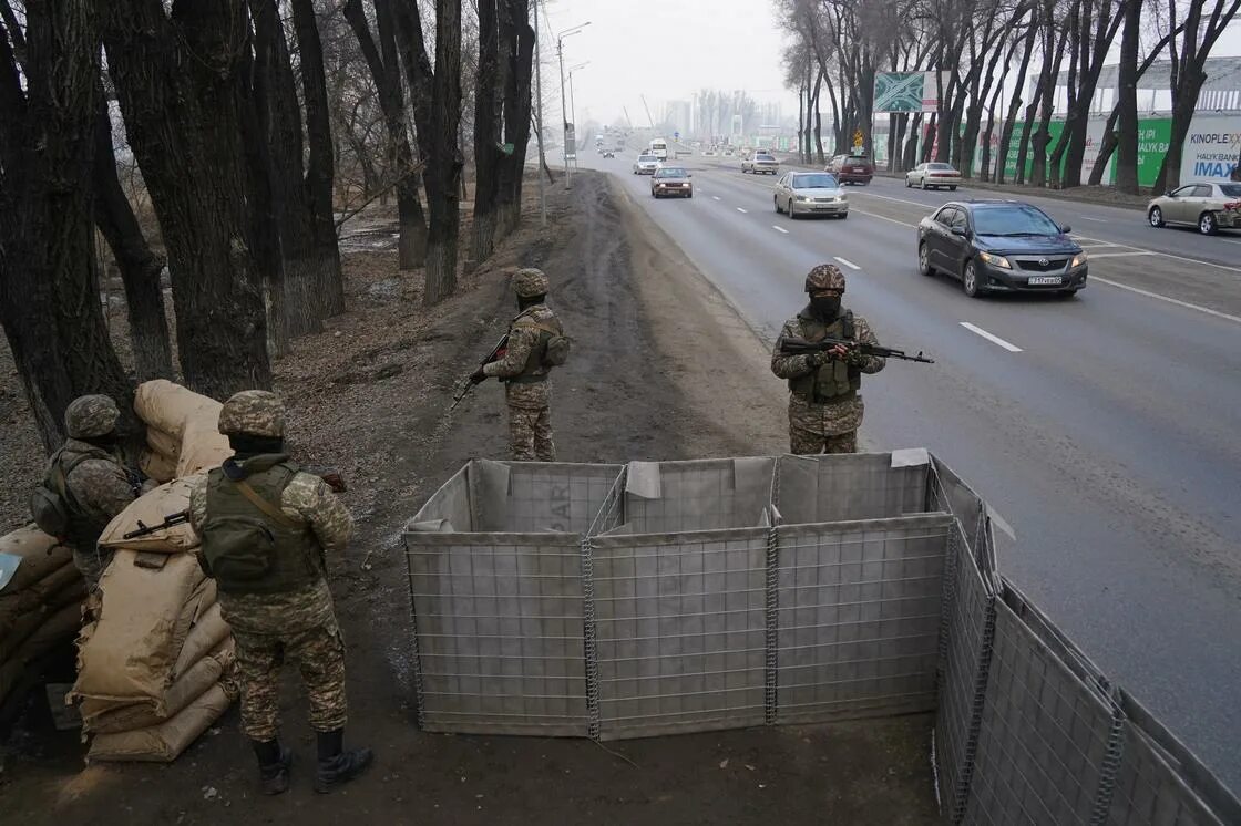 Блокпост оон. Блокпост на границе. военный блокпост. блокпост на границе с украиной. блокпост под мостом.