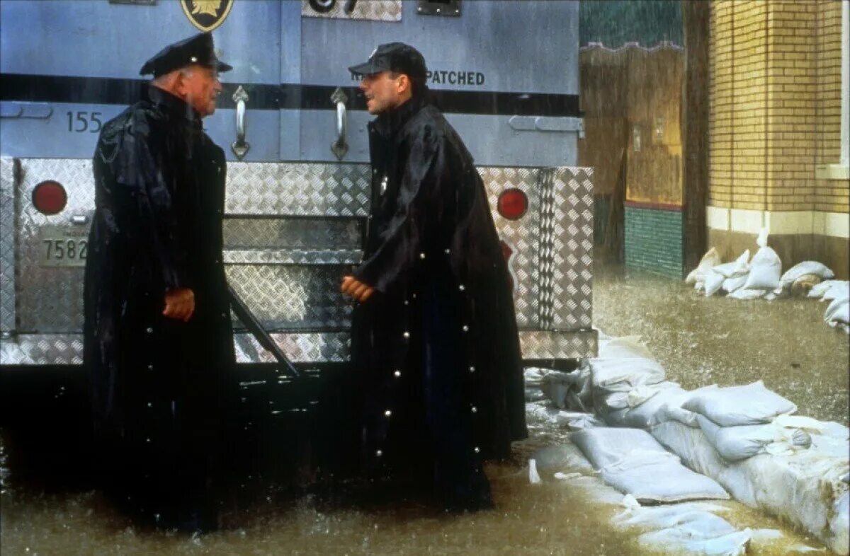 Ливень фильм 1997 морган фримен. Ливень 1997 фильм. Танцующий под дождем мюзикл. Дождь. Ливень 1997 фильм.