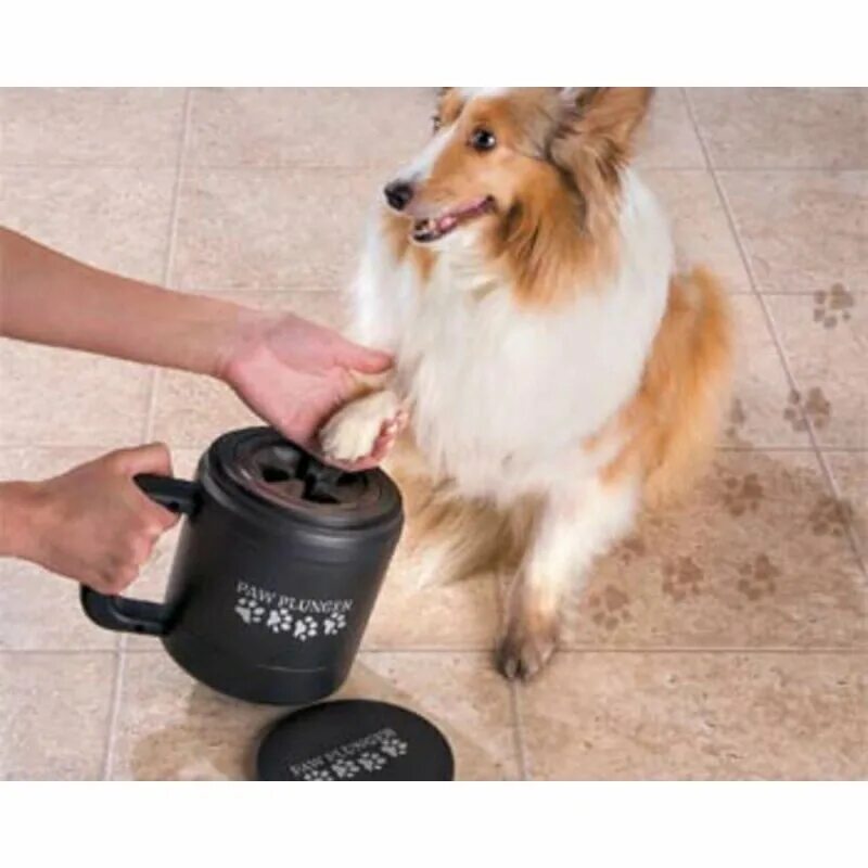 Как мыть лапы собаке после прогулки. Мойка для лап собаки. Мыть лапы собаке после прогулки. Как правильно мыть собаку. Силиконовая лапомойка для собак.