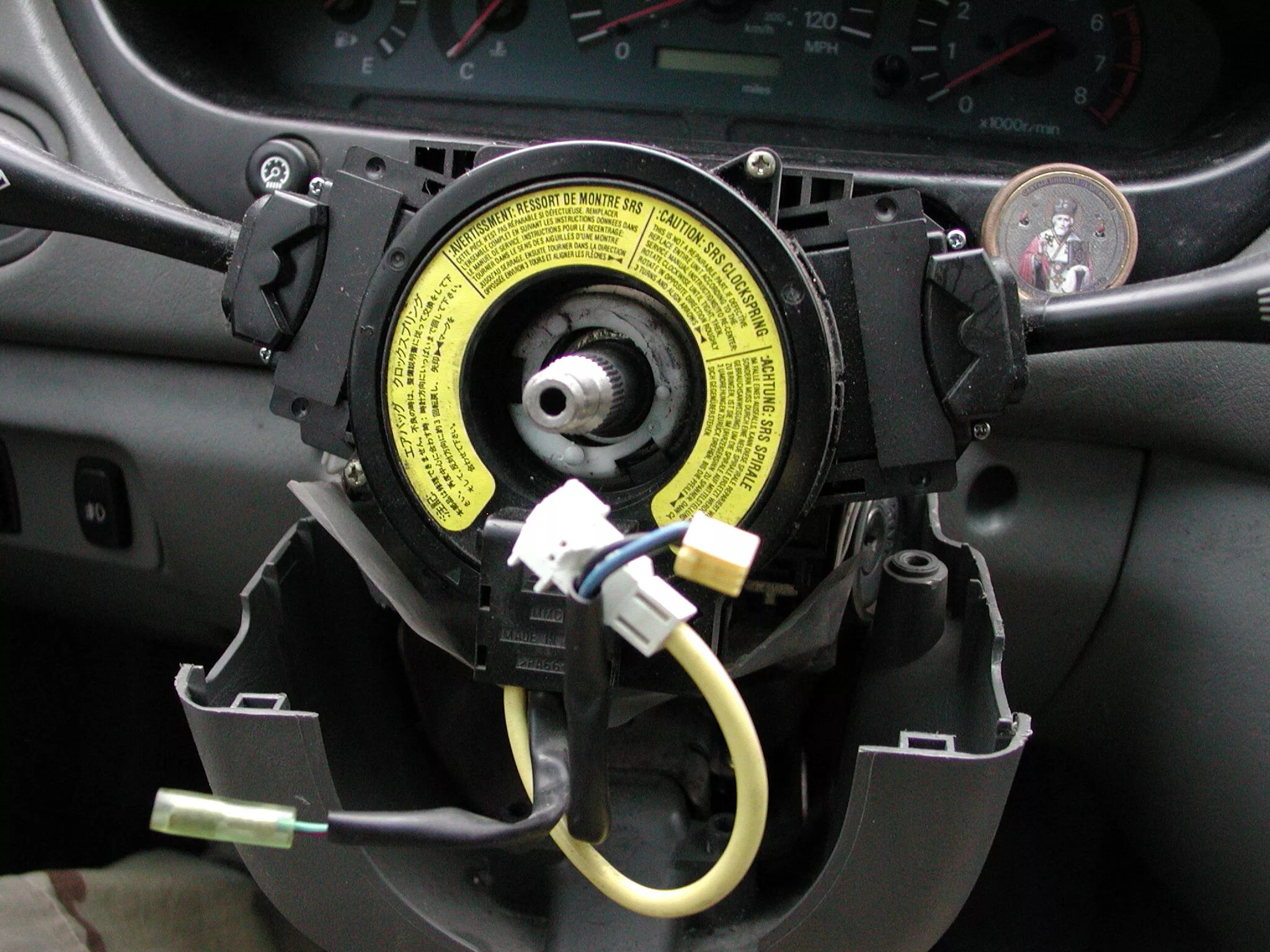 кронштейн вала рулевого управления ваз 2110. ваз 2106 сигнал на руле. рено меган 2 коннектор подушки руля. опель корса кнопки на руле. разбор руля bravis.