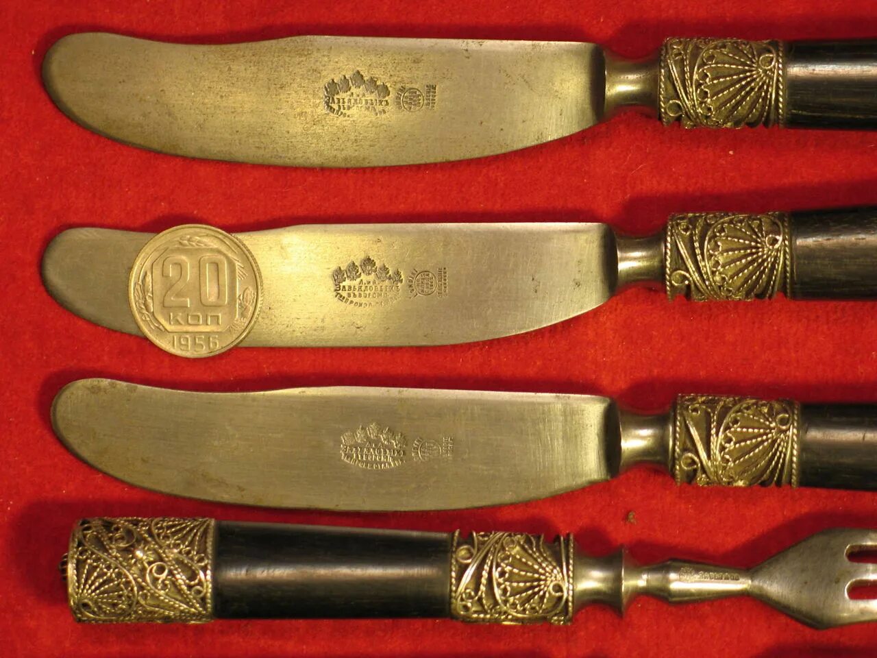 Старины ножи. Нож дореволюционный. Дореволюционные кинжалы. Старинные ножи Завьялов. Старинный нож для сардин.