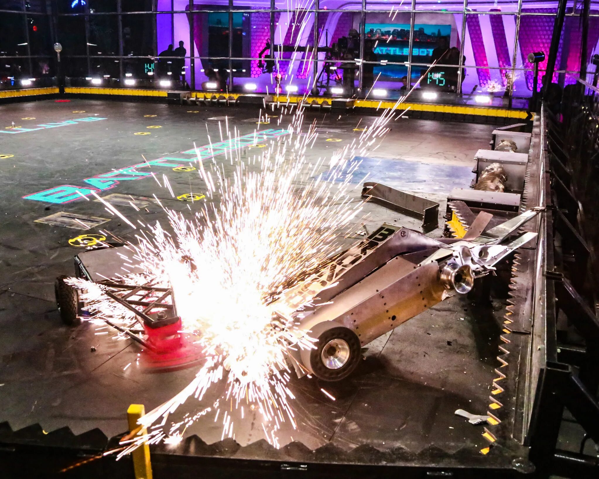 Бои роботов Battlebots. Батл ботс битвы роботов. Битвы роботов Дискавери.