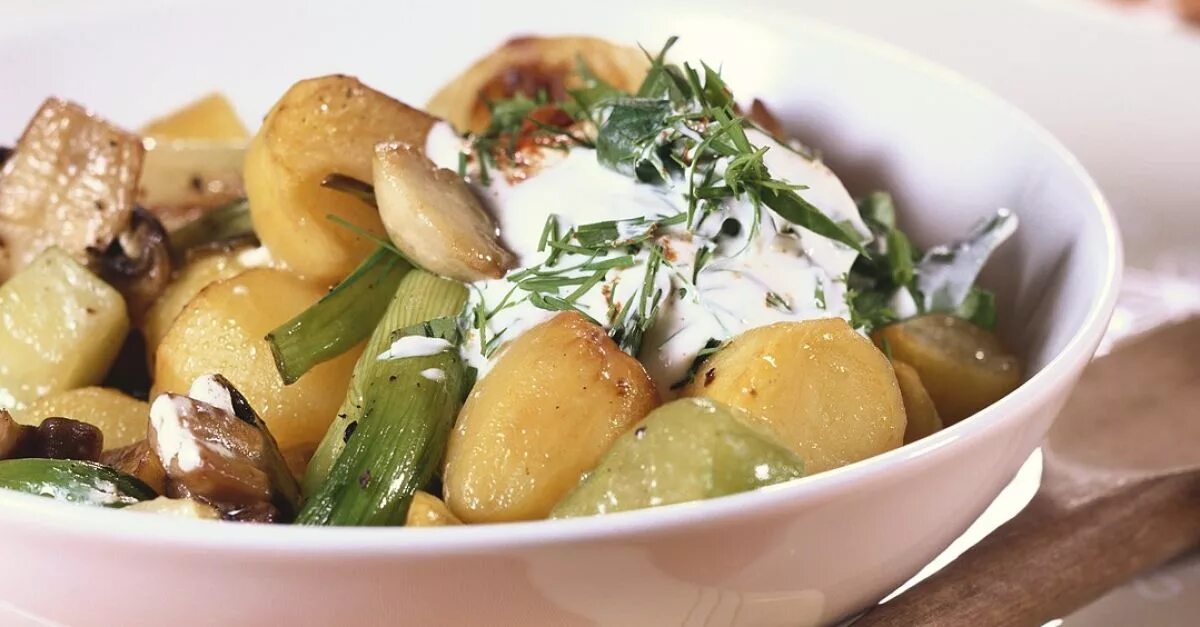 Пельмени картошка с грибами лукошко. Stewed Potatoes. Cucumber Potatoes Vegetables. Cream Mushrooms and Potato. Замороженные грибы с картошкой и луком