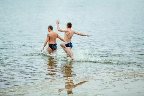 Где теплее купаться в мае