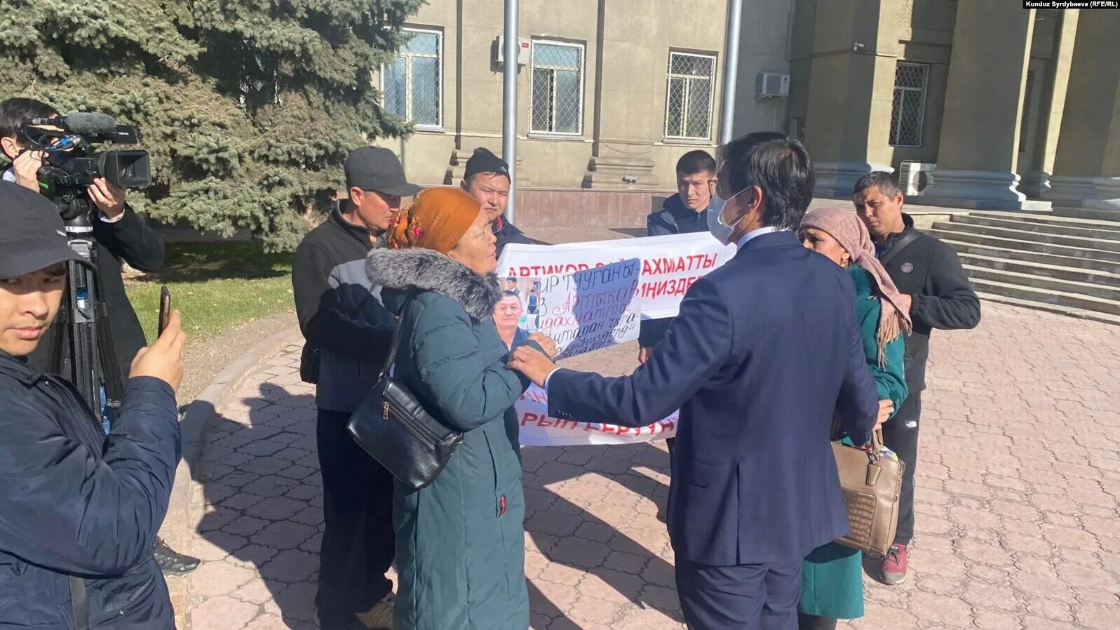 Видео задержанных таджиков. Митинг в Таджикистане. Кыргызстанцы митингуют. Бюро по правам человека Таджикистан.