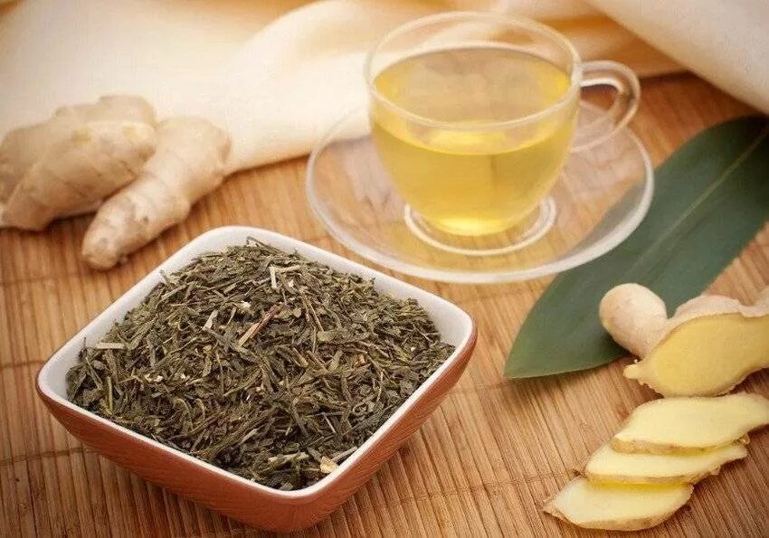 Зеленый чай. Чай зелёный имбирный. Зеленый чай понижающий давление. Чай с имбирем.