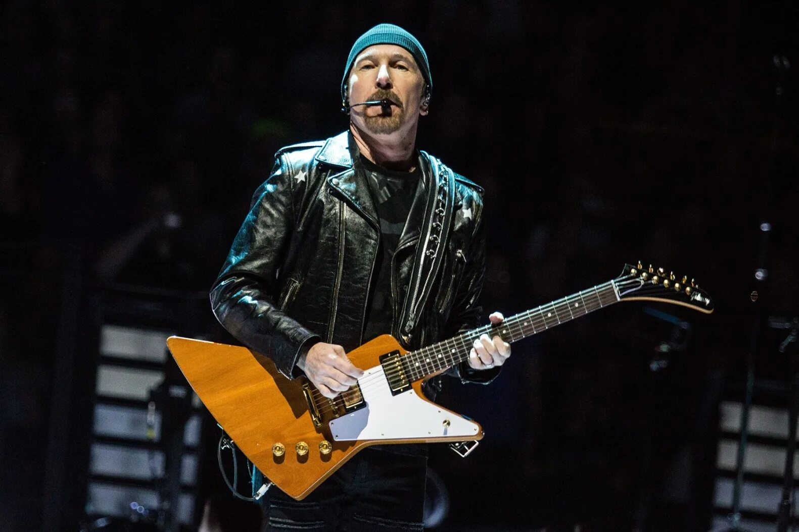 Эдж из группы "u2. Гитарист u2. Дэвид эванс u2. Edge u2 музыкант. Дэвид хауэлл эванс.