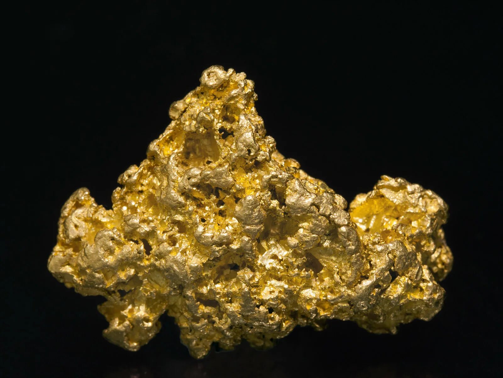 Mg gold. Пирит и золото. Золото в ассоциации с пиритом. Ау минерал. Марджот золото.