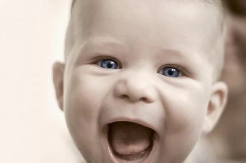 Мудрые мысли про улыбку. Улыбнись статус. Дети это счастье цитаты. Улыбка ребенка фразы. Улыбка ребенка цитаты.